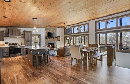 Epworth Cabina | Blueridge GA area. Fishing Creek Cabin. Hot Tub, Arcades, Grill