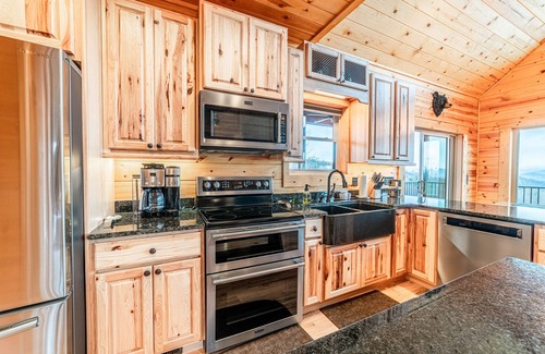 Boomer Cabina | Blueridge Mtn Cabin Million Dollar View on Majestic Mtn Hot Tub Wifi Fire Pit