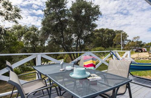 Guilderton Casa | Blueshack - Walking Distance To Foreshore