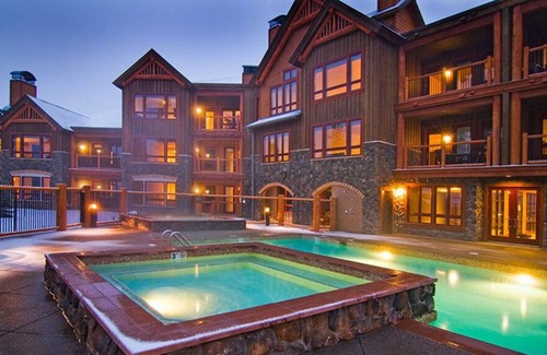 Four O'Clock Cabina | BlueSky Ski-In / ski-Out condominio de lujo, balcón privado, a pie de histórico dwtn