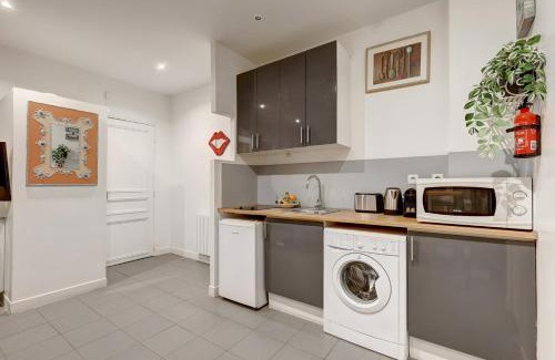 Quartier de la Folie-Mericourt Apartamento | Bluestay 200 - Superb apartment