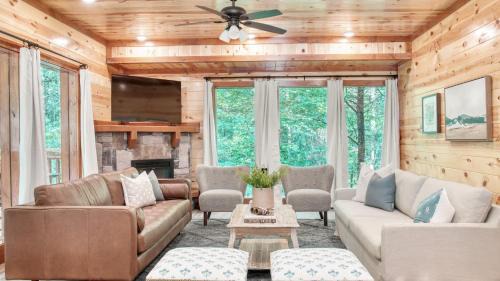 Gatlinburg - Pigeon Forge Casa | Bluestem by AvantStay Incredible Views w Large Balcony Indoor Pool