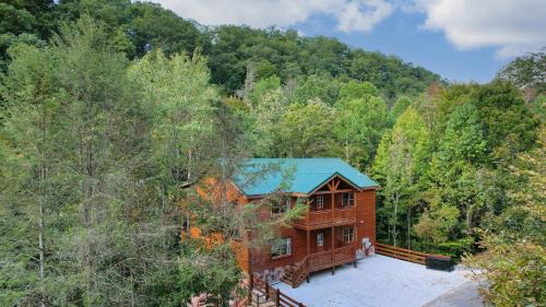 Gatlinburg - Pigeon Forge Casa | Bluestem by AvantStay Incredible Views w Large Balcony Indoor Pool