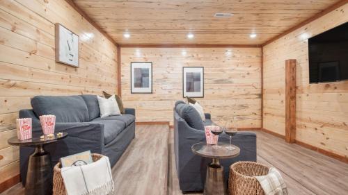 Gatlinburg - Pigeon Forge Casa | Bluestem by AvantStay Incredible Views w Large Balcony Indoor Pool