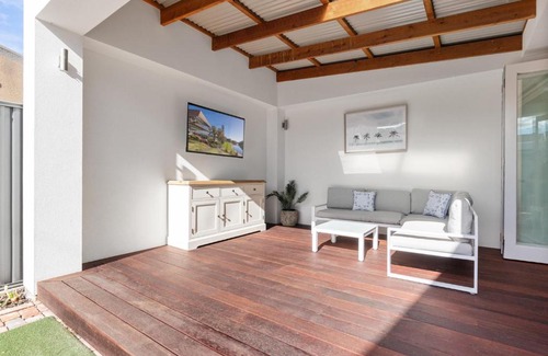 North Adelaide Casa | Bluestone Symmetrical Cottage with Outdoor Area