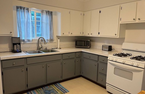 Harbor Springs Casa | Bluff Bliss. Stroll along the bluff to downtown .6miles. FRESHLY renovated.