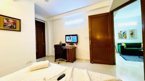 Lajpat Nagar Apartamento | Bluo Classic 1BHK - Defence Colony Mkt