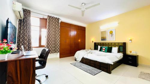 Lajpat Nagar Apartamento | Bluo Classic 1BHK - Defence Colony Mkt