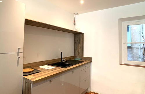 Antibes Old Town Apartamento | BNB RENTING Atypical condo in rue Fourmillière