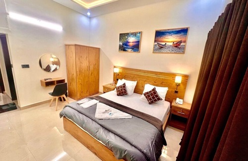 Gulshan-E-Jamal Cama Y Desayuno | BNB Galaxy Inn Family Hotel