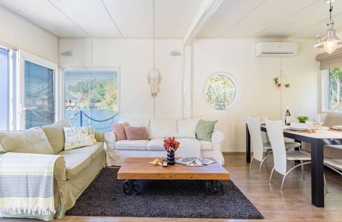 Bratislava Alquiler De Eote | BNB Slovakia Charming Danube Houseboat