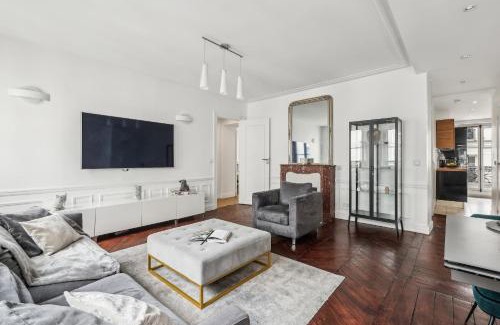 Faubourg-du-Roule Apartamento | BnBNova - 3BR - Champs Élysées - 3BR