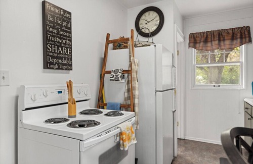 Central - Terry Apartamento | Bo's Rusty Relic Billings |Hot Tub | Rustic decor | Central Billings