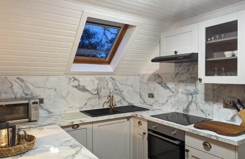 Almondbank Chalet De Esquí | Boann 5 - Hot Tub-Hunting Tower Lodges-Luxury-Families-Romantic