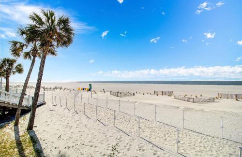 Isle of Palms Casa | Boardwalk Home 120 by Wild Dunes, in Resort Core