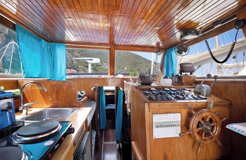 Alassio Alquiler De Eote | Barco 'Aloha Jak's' con vistas al mar, Wi-Fi y aire acondicionado