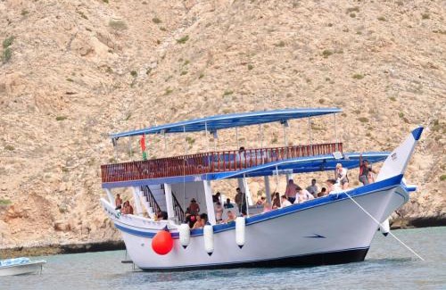 Dibba Alquiler De Eote | Boat Camping Dibba Oman By Musandam Holidays