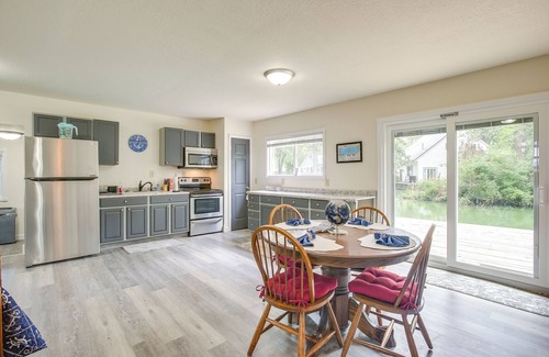 St. Marys Apartamento | Boat Dock: Couple's Grand Lake Getaway!