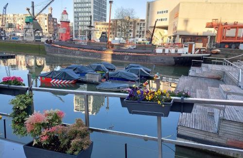Stadsdriehoek Alquiler De Eote | Boat Rooms on Water in Roterdam centrum
