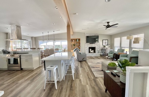 Gulf Breeze Casa | Boater’s Dream! Private Dock Gulf Access Pool Hot Tub Pet Friendly