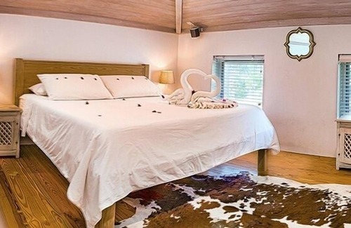 North Palmetto Point Cabaña | Boathouse La Bougainvillea 1 Bedroom Cottage