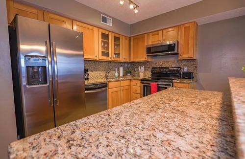 Ohio City Condominio | Boathouse Suite - CLE Flats River - Free Parking - 24/7 Gym