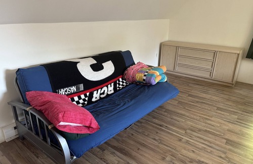 Elmira Cabina | Bob's Hideaway - Modern Cabin with Gameroom - Right on the trail!