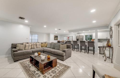 Sandalfoot Cove Casa | Boca Raton Home Outdoor Kitchen, By Golf Courses