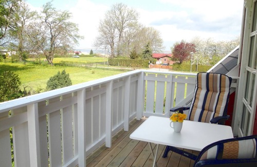 Wendisch Langendorf Apartamento | Boddenblick, Geräumige Wohnung 1.og mit Balkon