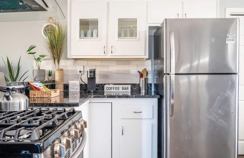 Collier Heights Casa | Bohemian Dream House-Family 4bdrm-Large Deck - Near Mercedes Benz Stadium