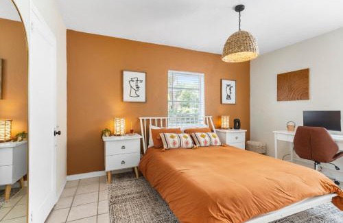 Miami Shores Casa | Boho 3br Relaxing Miami Firepit & Outdoor Bar