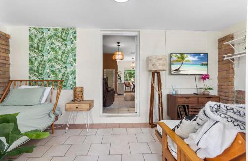 Miami Shores Casa | Boho 3br Relaxing Miami Firepit & Outdoor Bar