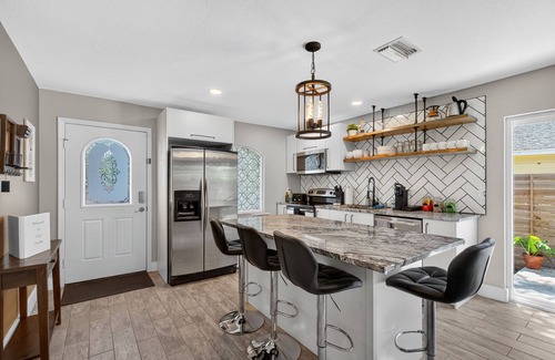 Alta Vista Casa | Boho Bungalow on Bahia Vista, 10 minutes to everything!