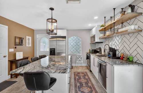 Alta Vista Casa | Boho Bungalow on Bahia Vista, 10 minutes to everything!