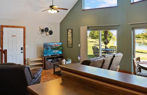 Arnolds Park Casa | BOHO Bungalow on the Pond w/Hot Tub