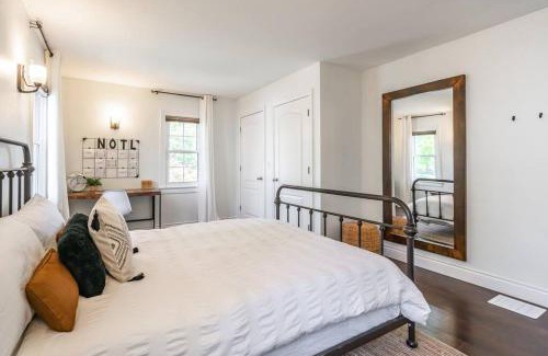 Niagara-on-the-Lake Casa | Boho Inspired NOTL Wine Country Private Home for 2