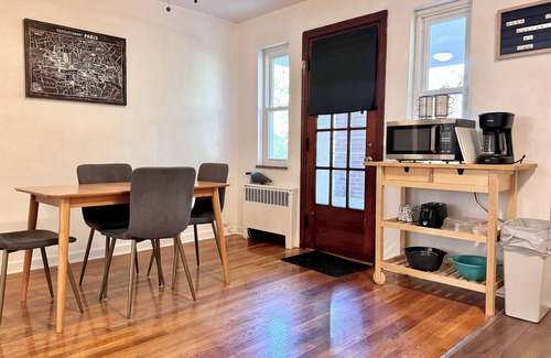 Westwood Apartamento | BOHO Inspired, Pet Friendly, 2 bed 1 bath Apartment