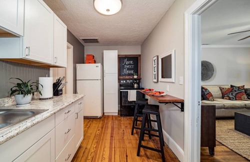 Easley Casa | Boho on B St- Monthly Rental 2min to DWT Easley