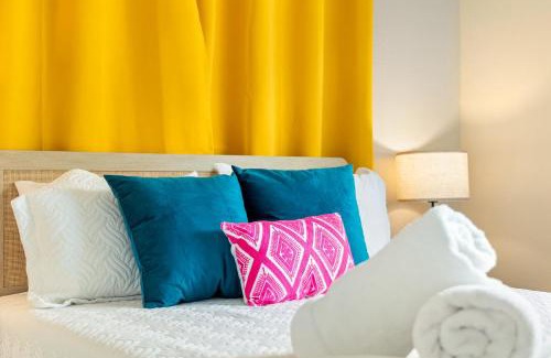 Largo Casa | Boho Retreat Heated Pool Mins to Beach Golf Shop
