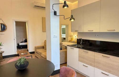 Imperial Apartamento | Boho Royal Retreat Steps from the Royal Palace