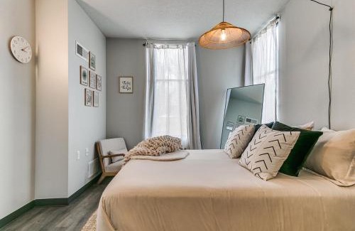 Downtown Des Moines Apartamento | Boho, Walk East Village, Downtown, Free Parking