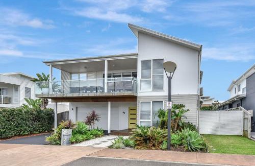 Caves Beach Villa | Bombora Beach House at Caves Beach Villas