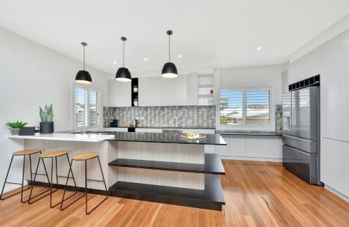 Caves Beach Villa | Bombora Beach House at Caves Beach Villas