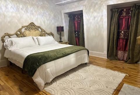 Salisbury Hotel | Bonaparte Castle