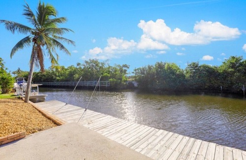 Bonita Shores Cabaña | Bonita Beach is waiting for you lovely cottage with canal view
