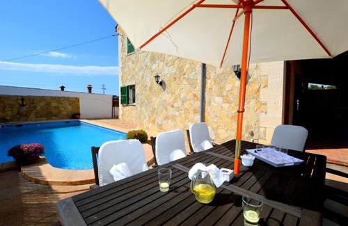 Can Pastilla Chalet De Esquí | Bonito chalet con piscina cerca del mar