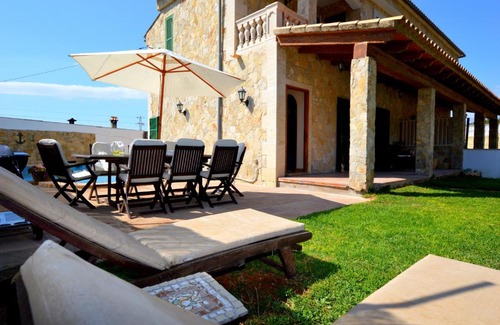 Can Pastilla Chalet De Esquí | Bonito chalet con piscina cerca del mar