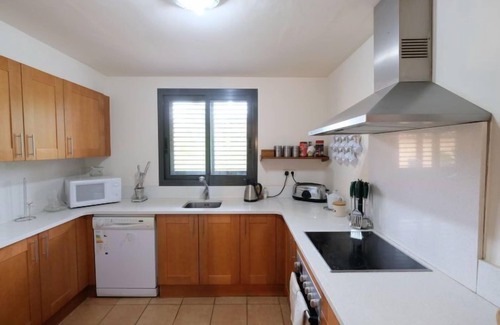 Bonmont Terres Noves Apartamento | Apartamento Bonmont by Interhome
