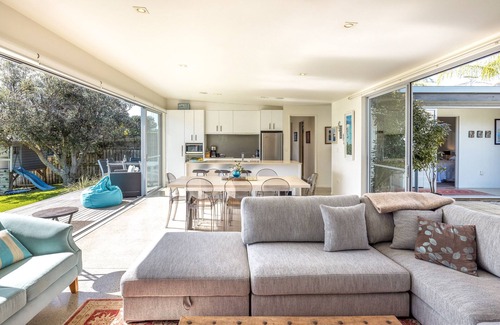 Surfdale Casa | Bonnie Doon l Be My Guest Waiheke
