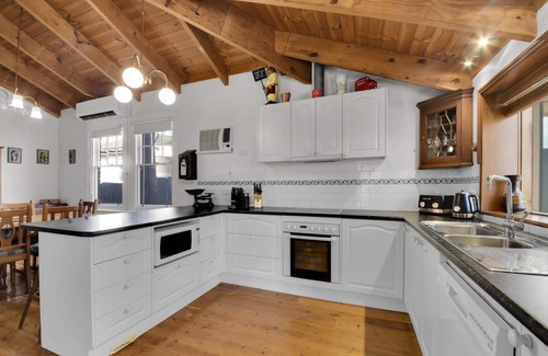 Bonnie Doon Casa | Bonnie Vibe - Spa bath, Sauna, Pool table,Wood Fireplace,Boat Parking,BBQ